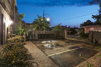 1860 Burgundy St in New Orleans, LA - Building Photo - Building Photo