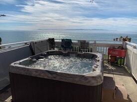 6773 Del Playa Dr in Goleta, CA - Building Photo