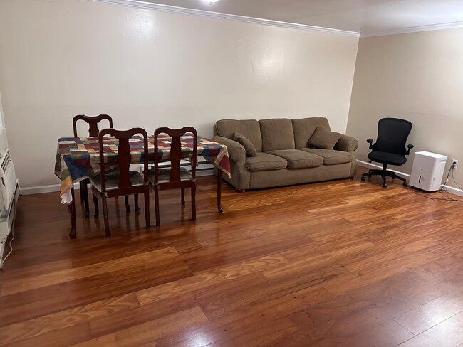 property at 7 Padanaram Rd