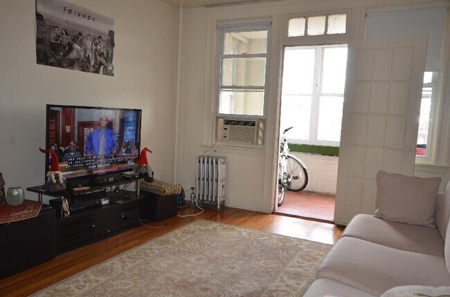 1626 Commonwealth Ave, Unit 14 in Boston, MA - Building Photo - Building Photo