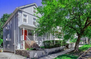 142 Forest St in Montclair, NJ - Building Photo
