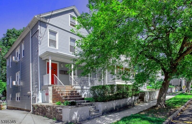 142 Forest St in Montclair, NJ - Building Photo