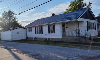 107 N Oak St in Effingham, IL - Building Photo