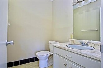 240 Harmon Ave in Panama City, FL - Building Photo - Building Photo