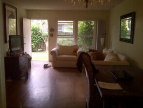 1334 E 1st St, Unit 2 in Long Beach, CA - Foto de edificio - Building Photo