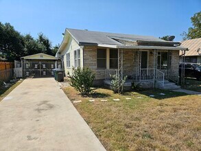 3214 W Travis St in San Antonio, TX - Building Photo - Building Photo