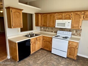 8289 Clubview Dr in Olive Branch, MS - Foto de edificio - Building Photo