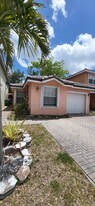 7170 Sienna Ridge Dr in Lauderhill, FL - Building Photo