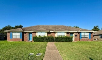 210 Cathy Dr in Robinson, TX - Building Photo