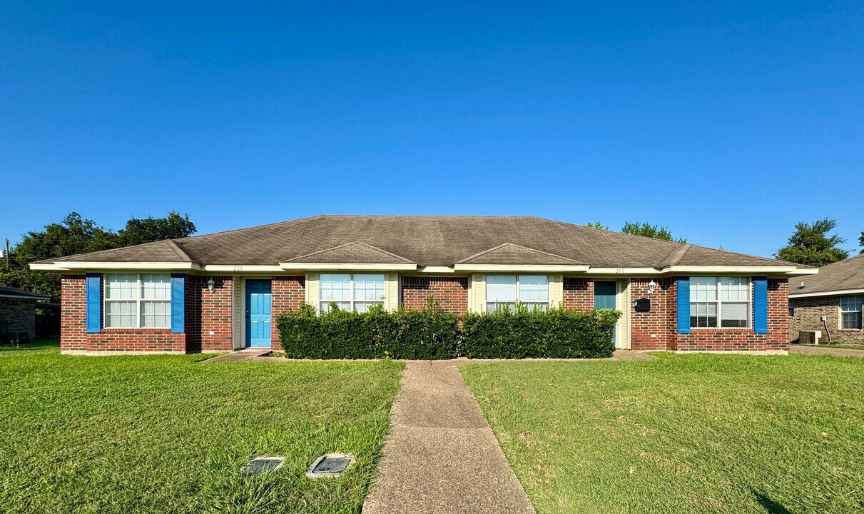 210 Cathy Dr in Robinson, TX - Building Photo