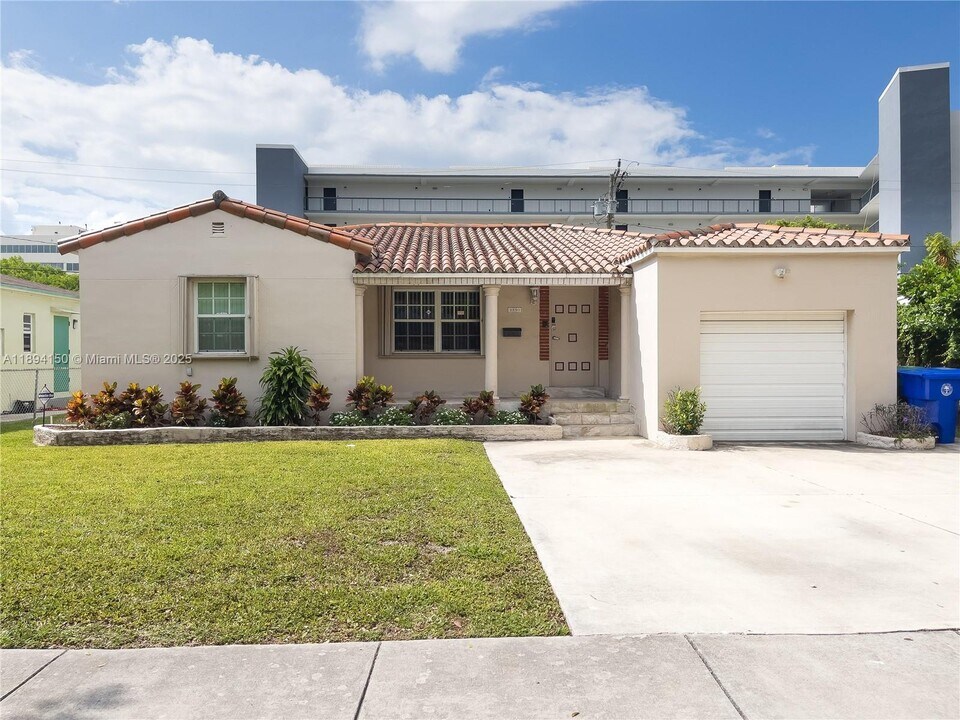 2290 SW 26th Ln in Miami, FL - Building Photo