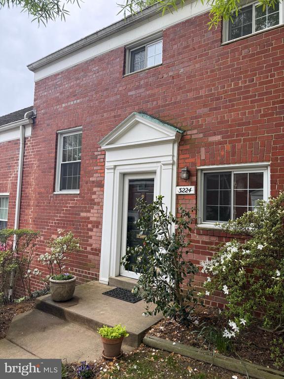 property at 3224 Valley Dr