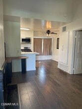 7125 Shoup Ave in Los Angeles, CA - Building Photo - Building Photo