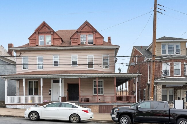 property at 137 N 7th St