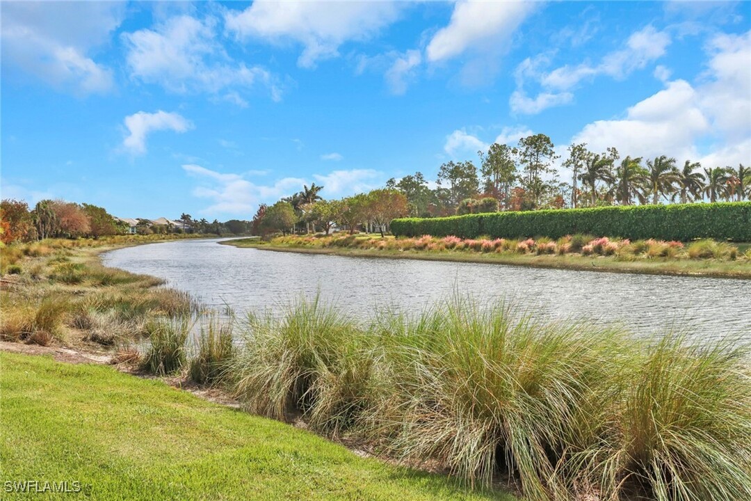 5054 Andros Dr in Naples, FL - Building Photo