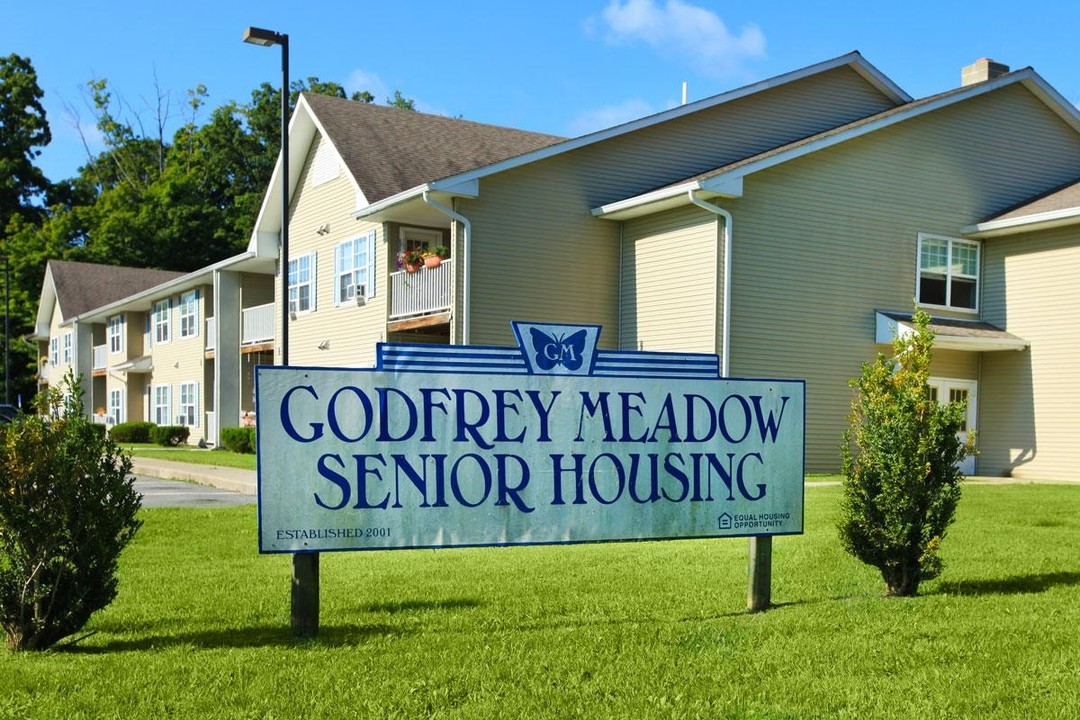 Godfrey Meadow in Bloomingburg, NY - Building Photo