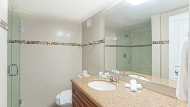 5225 Collins Ave, Unit #1417 in Miami, FL - Building Photo - Building Photo