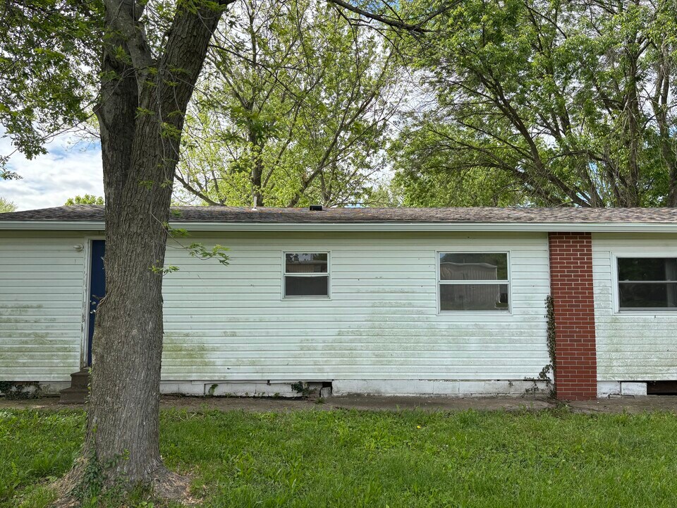 405 Joan Dr, Unit 2 in Marissa, IL - Foto de edificio
