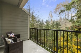 19010 68th Ave NE in Kenmore, WA - Building Photo