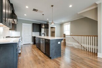 433 36th Ave N in Nashville, TN - Building Photo - Building Photo