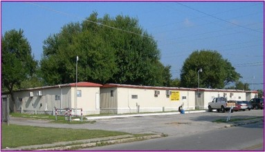 Serna Apartments in San Antonio, TX - Building Photo - Building Photo