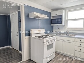1212 Kingsley Dr in Machesney Park, IL - Building Photo - Building Photo
