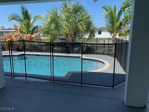 3026 SW 24th Ave in Cape Coral, FL - Foto de edificio - Building Photo
