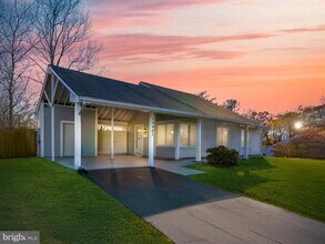 15901 Perkins Ln in Bowie, MD - Building Photo - Building Photo