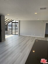 121 S Hope St in Los Angeles, CA - Building Photo - Building Photo