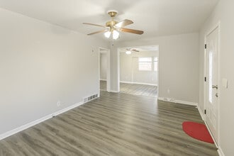 2700 Powell Dr in Cincinnati, OH - Building Photo - Building Photo