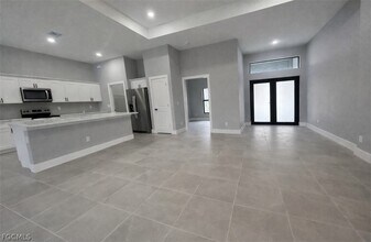 529 SE 7th St in Cape Coral, FL - Building Photo - Building Photo