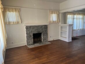 640 W 16th St, Unit 640 in San Pedro, CA - Building Photo - Building Photo