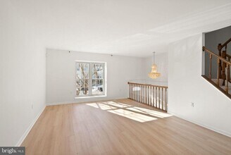 7829 Mt Woodley Pl in Alexandria, VA - Foto de edificio - Building Photo