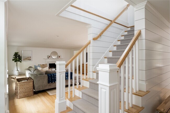 8 Westmoreland Rd in Hingham, MA - Building Photo - Building Photo
