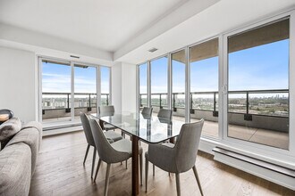 30 Inn On The Pk Dr in Toronto, ON - Building Photo - Building Photo