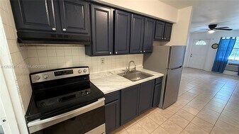 4940 SW 28th Terrace in Fort Lauderdale, FL - Building Photo
