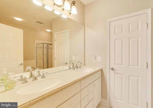 2400 Brookmoor Ln in Leesylvania, VA - Building Photo - Building Photo