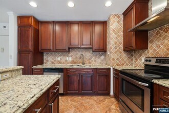 1111 River Rd in Edgewater, NJ - Building Photo - Building Photo