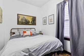 1818 N Albany Ave, Unit 1 in Chicago, IL - Building Photo - Building Photo