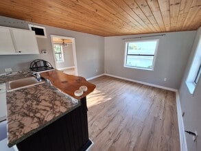 910 S Central Ave in Flagler Beach, FL - Building Photo - Building Photo