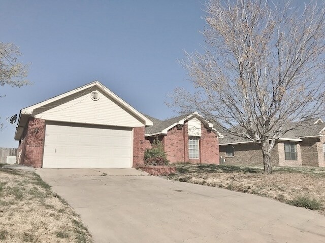 1324 Concord Rd in Clovis, NM - Building Photo