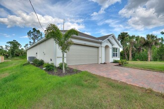 2914 Cadiz St in North Port, FL - Building Photo - Building Photo