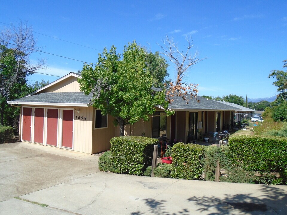 2698 Oxford Rd in Redding, CA - Building Photo