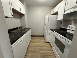 Coachlight Village Apartments in Madison, WI - Foto de edificio - Building Photo