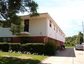 Dearbourn Townhomes in Wauwatosa, WI - Building Photo - Building Photo