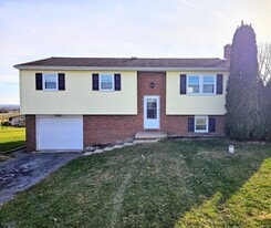 4 Skyview Ln in Lititz, PA - Building Photo