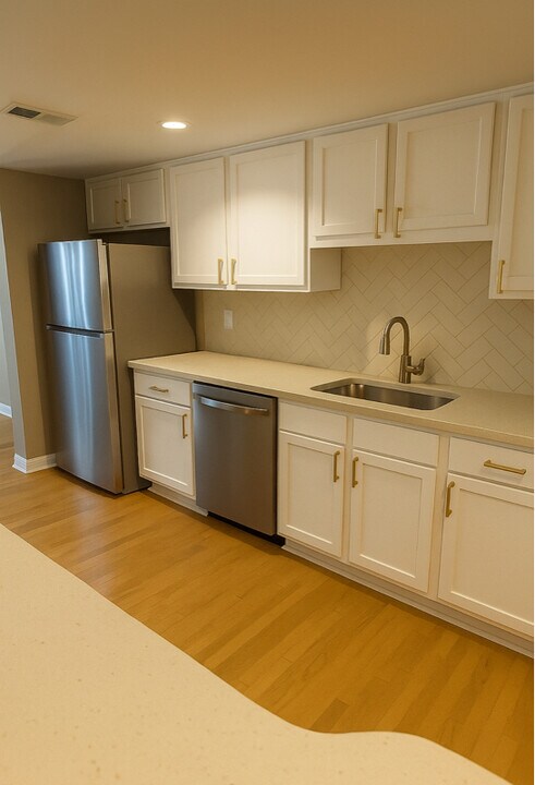 372 Summerhaven Dr N in East Syracuse, NY - Building Photo