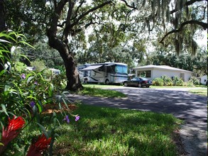 West Bay Mobile Home & Rv Park in Largo, FL - Building Photo - Building Photo