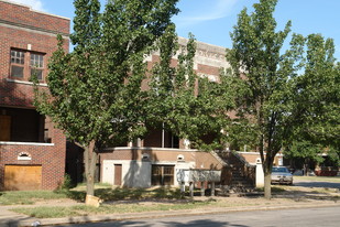 522 N Topeka St Apartments