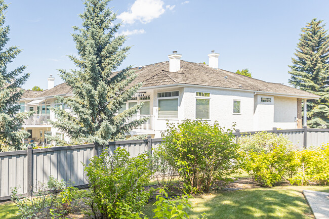 1518 Heffernan NW in Edmonton, AB - Building Photo - Building Photo